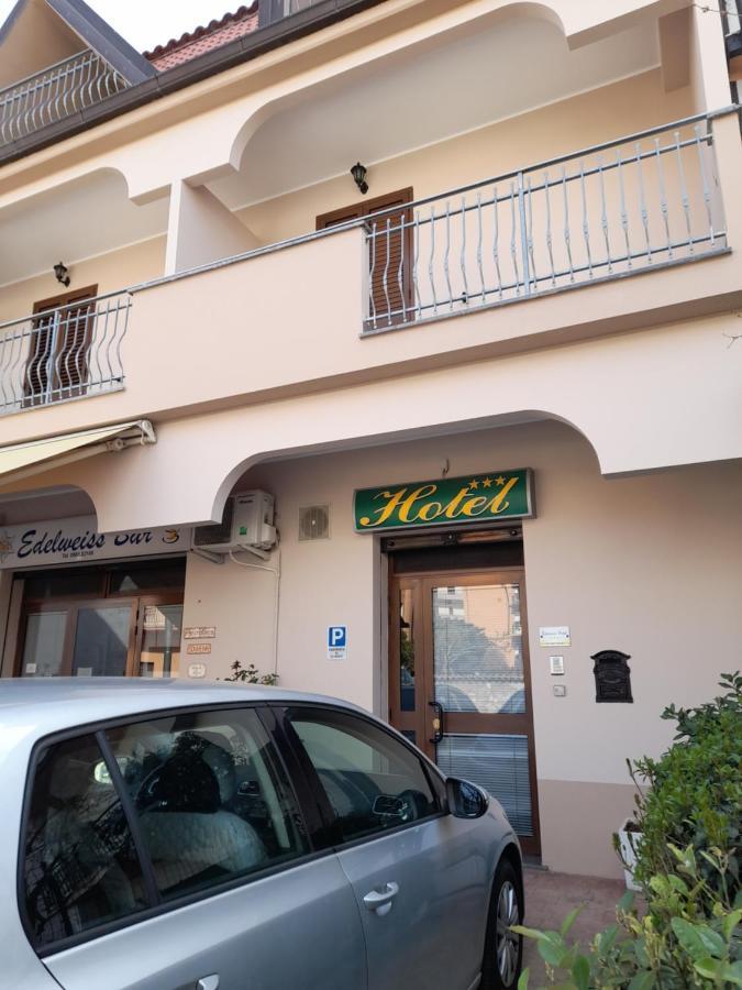 Hotel Edelweiss Laino Borgo Bagian luar foto