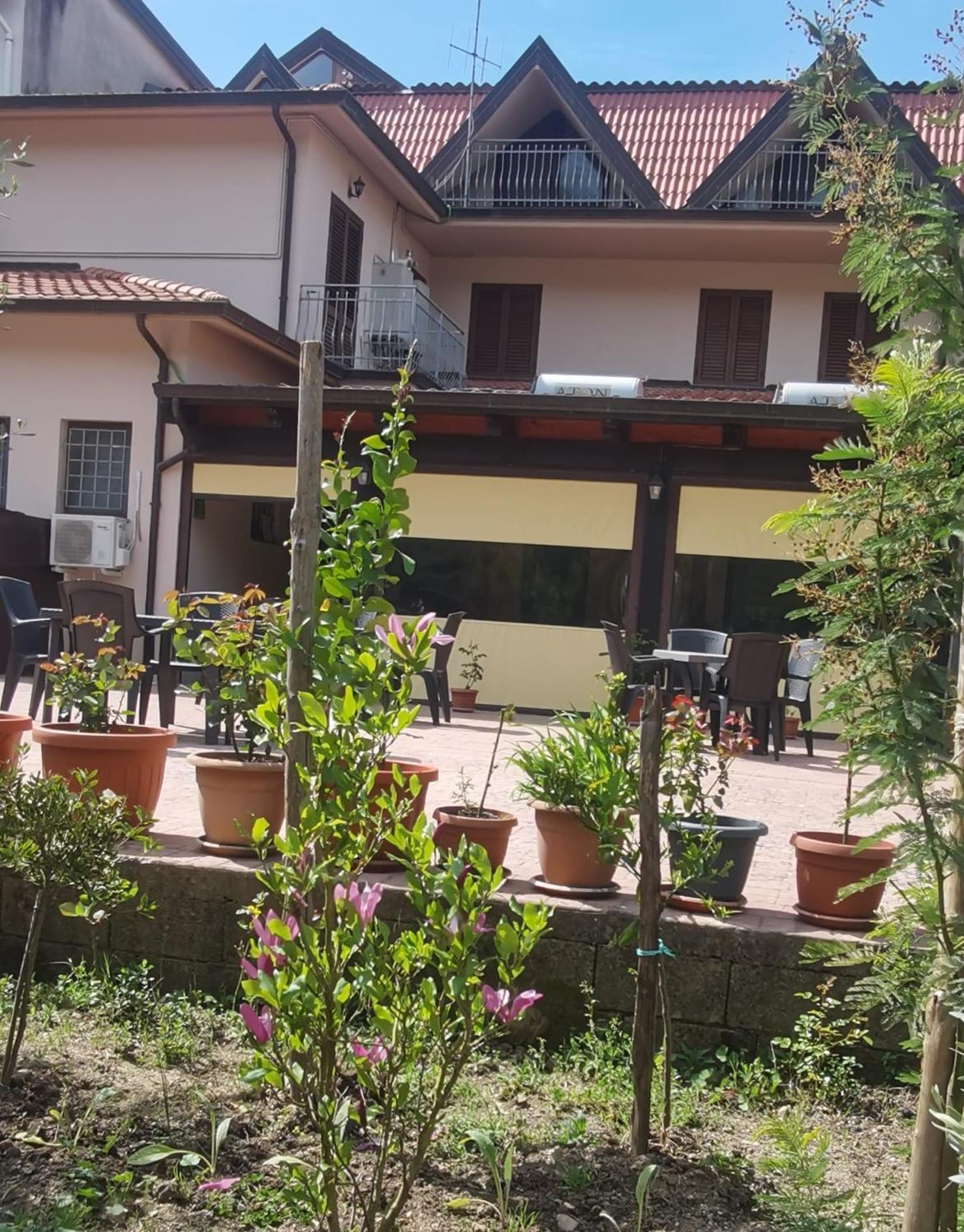 Hotel Edelweiss Laino Borgo Bagian luar foto